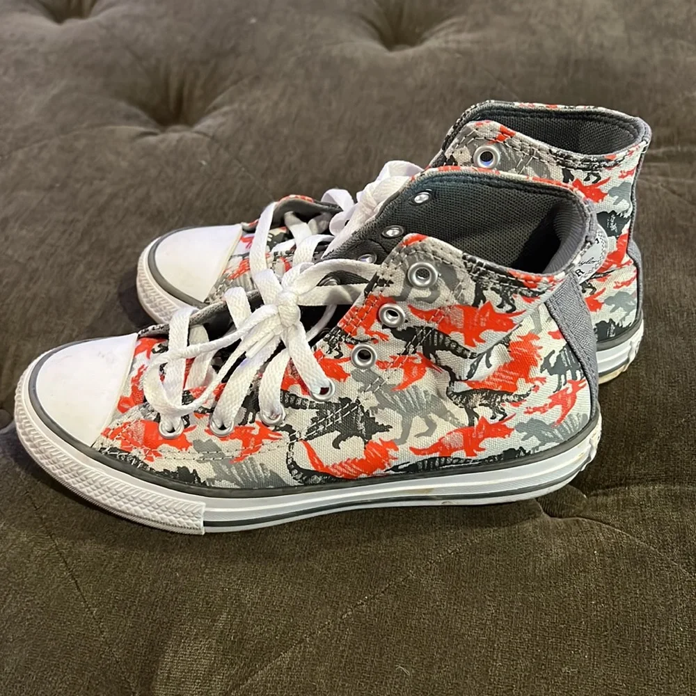 BOYS' CONVERSE CHUCK TAYLOR ALL STAR DINOSAUR DAZE SNEAKERS size 2